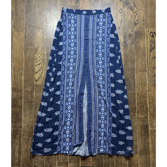 Band of Gypsies Dresses & Skirts - Band Of Gypsies Maxi Skirt Size M Blue White Paisley Pullon Bttn Front Slit NWT